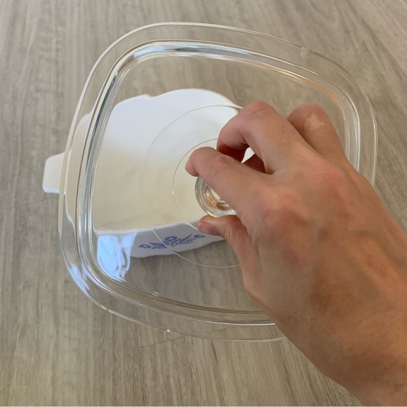 Vintage 1960s CORNING WARE Blue Cornflower   Casserole Dish w/ Pyrex Glass Lid - Picture 4 of 11